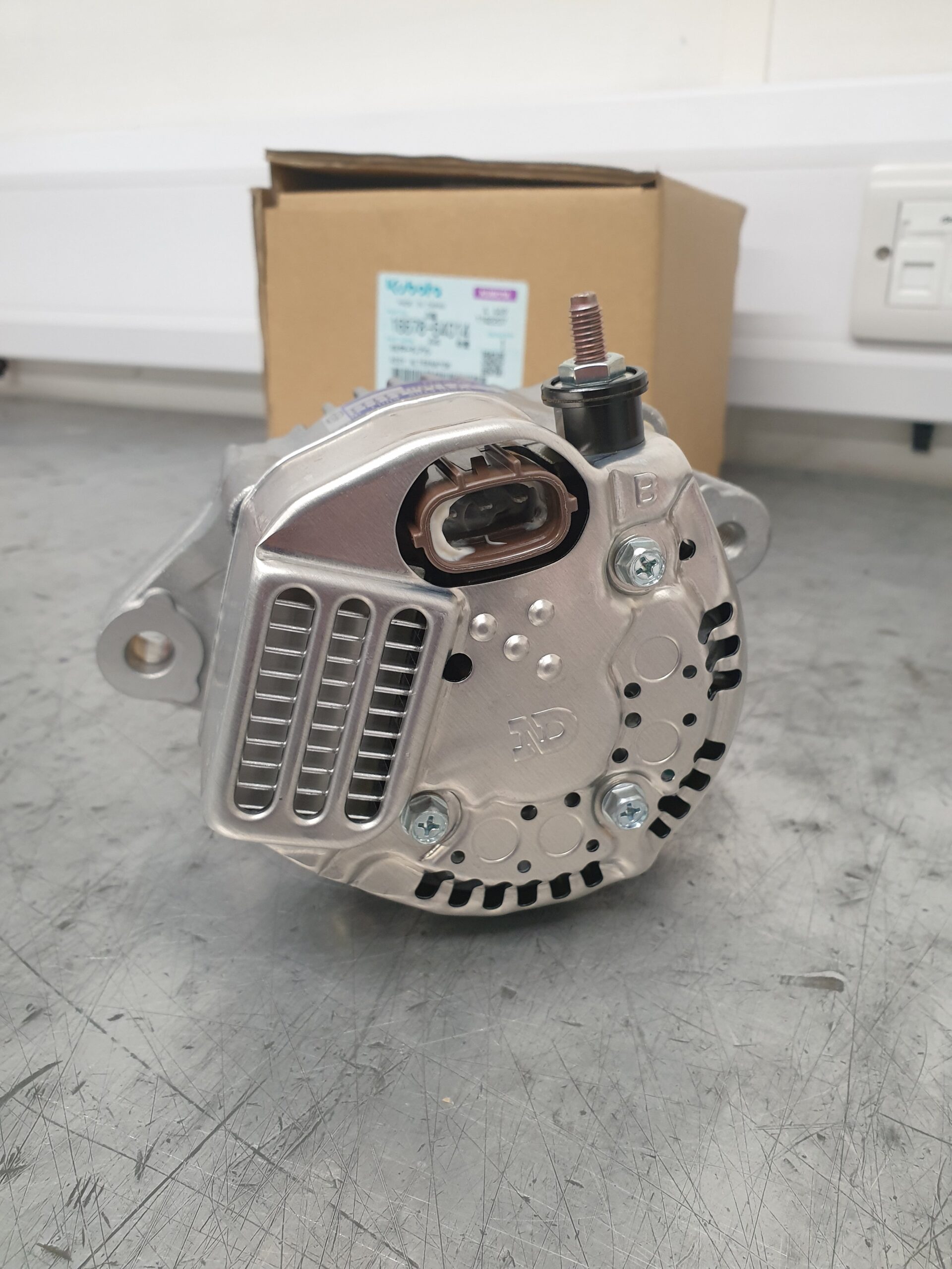 ALTERNATOR 1667864014 KUBOTA GENUINE PARTS - Image 4