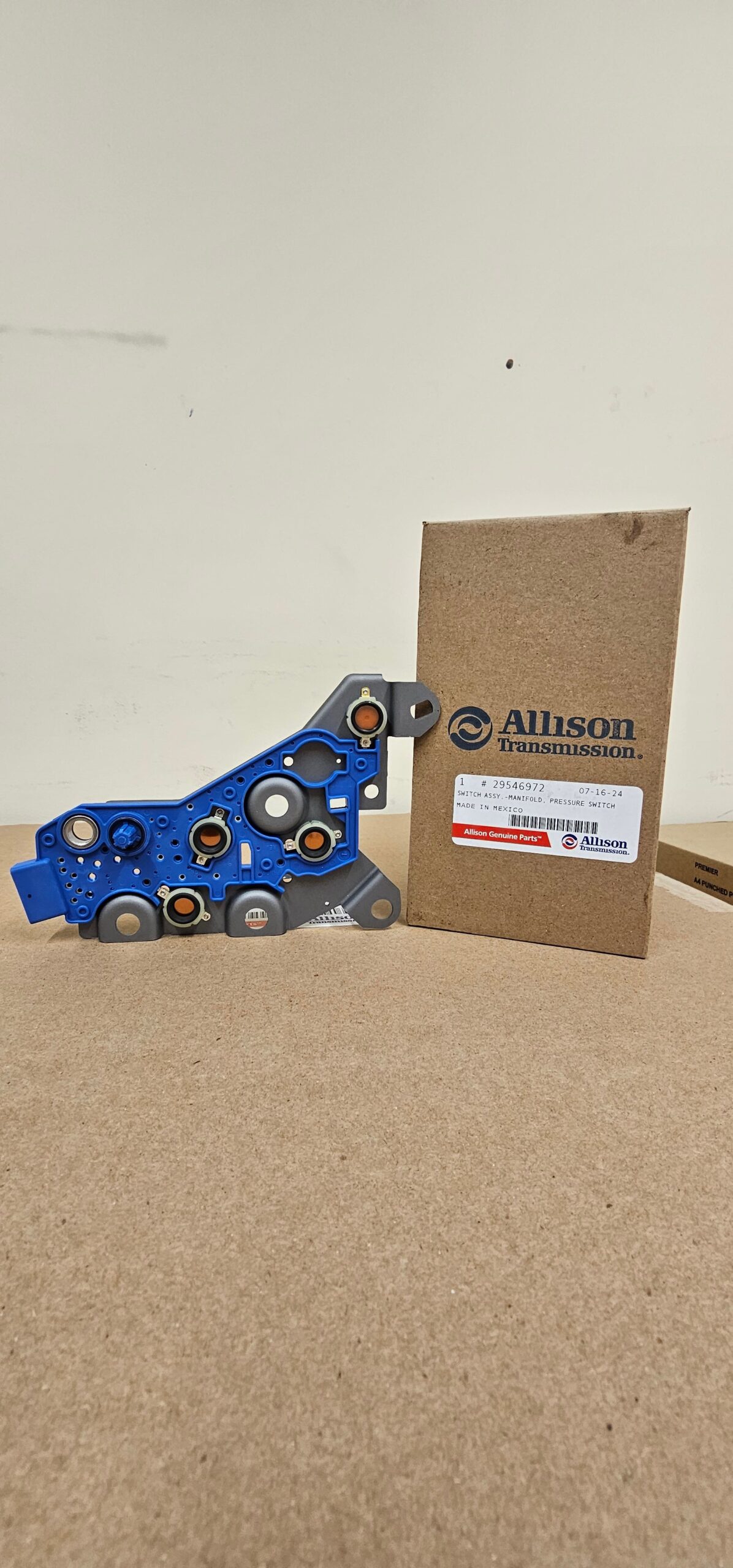 PRESSURE SWITCH GENUINE ALLISON TRANSMISSION 29546972 / 29542585 - Image 2