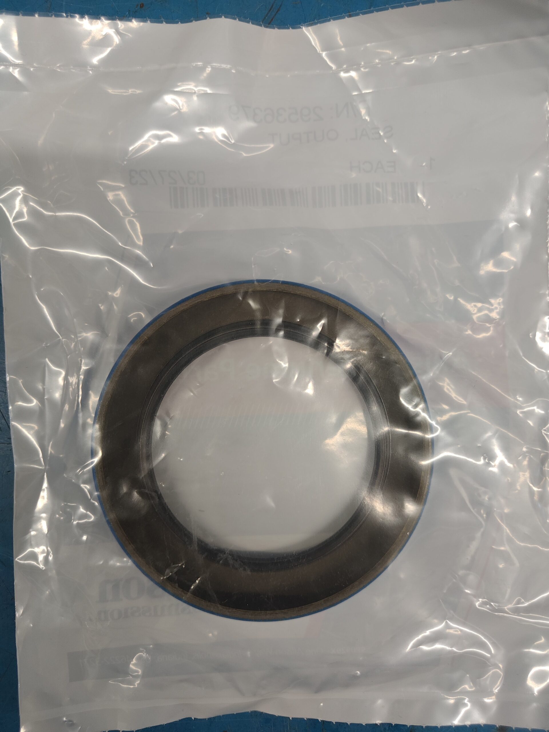 TRANSMISSIOM REAR COVER OIL SEAL OUTPUT GENUINE ALLISON 29536379 - Image 2