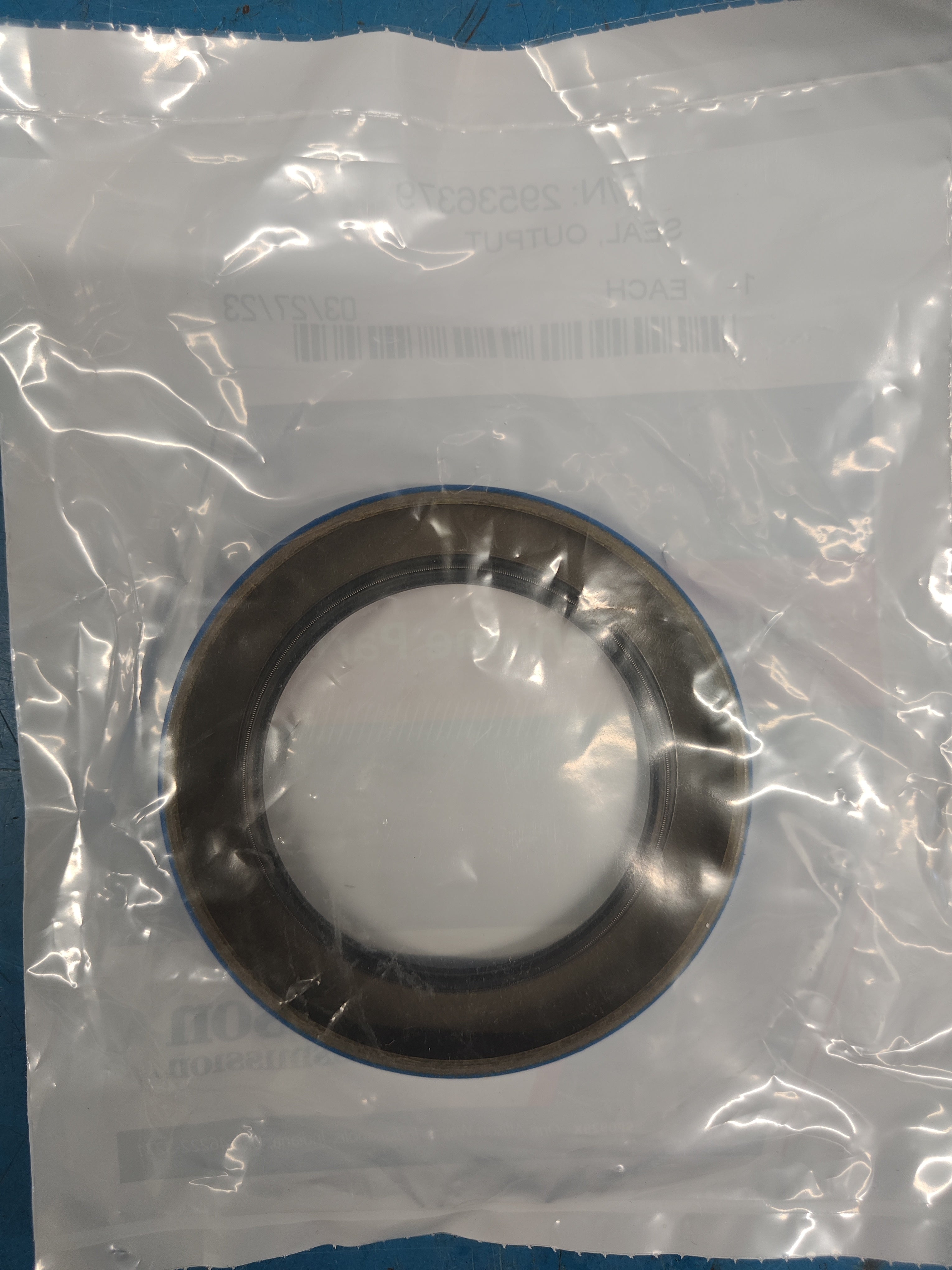 TRANSMISSIOM REAR COVER OIL SEAL OUTPUT GENUINE ALLISON 29536379 - Image 2